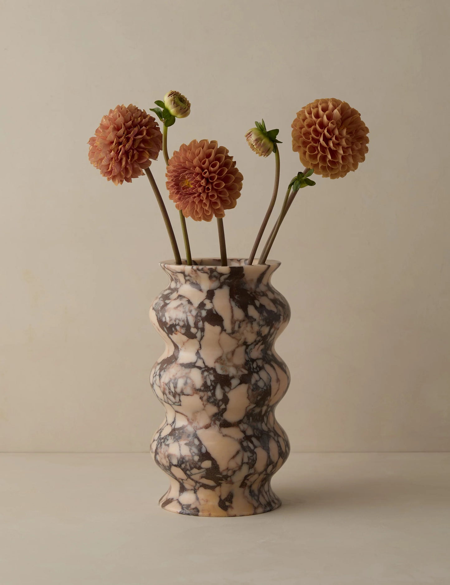 HRCOLLECTIBLES - Zainab Rolling Vase